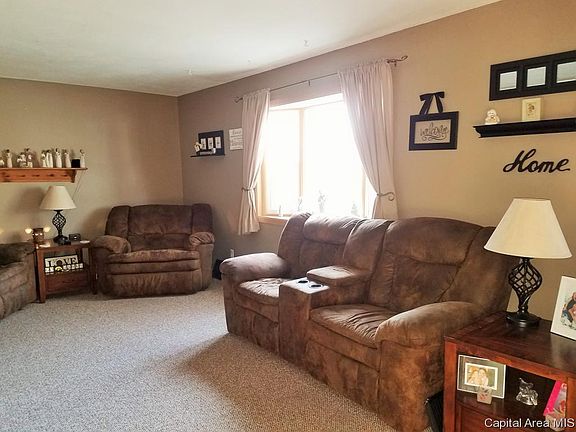 4th image of 387 Kings Canyon Blvd