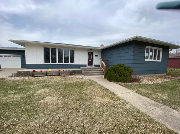212 W 14th Ave, Mitchell, SD 57301