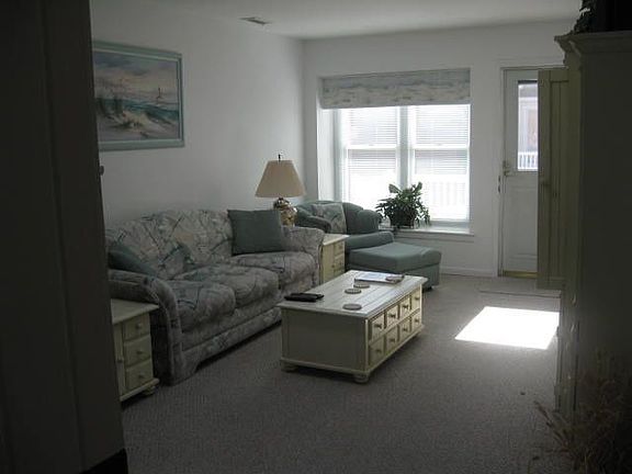 5th image of 408 Wesley Ave APT 204