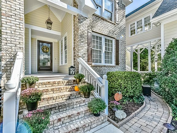 Beautiful Covered Breezeway