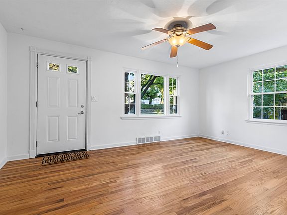 3rd image of 120 Hollister Ave