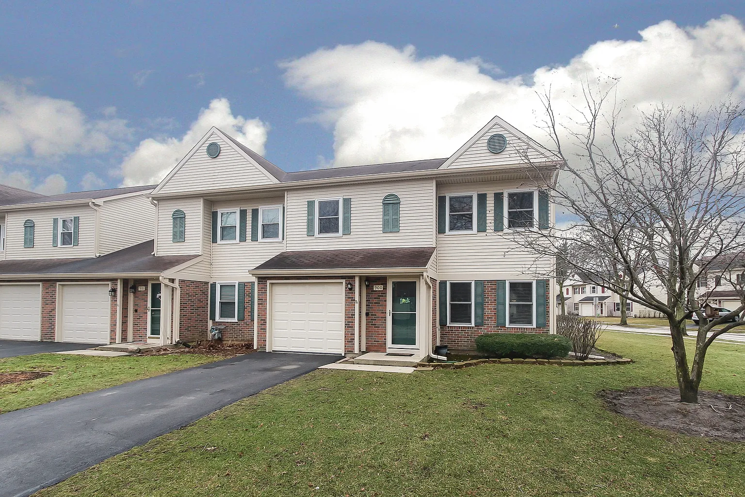 900 Perry Dr photo 1
