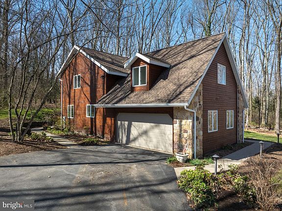 5th image of 201 Tussey Terrace Cir