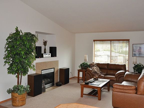 3rd image of 17621A 160th St SE #A