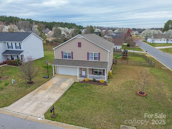 2nd image of 552 Montgomery Dr