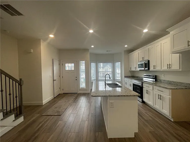 4034 Oak Glenn Dr — Photo 2