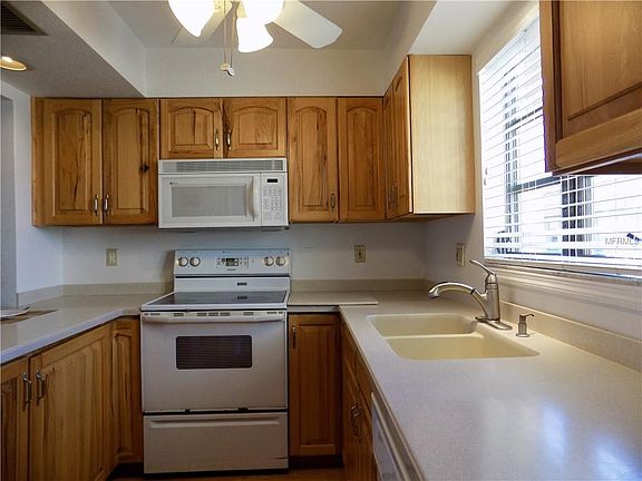5th image of 208 Lewis Cir APT 2B