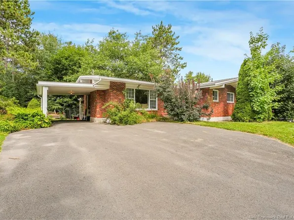 1019 York St, Fredericton, NB E3B 3S4