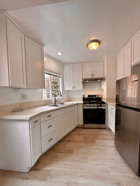 1844 S Victoria Ave — Photo 1