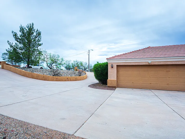 414 Bury Ct — Photo 46