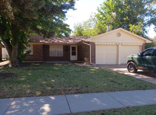 640 SW 11th St, Moore, OK 73160