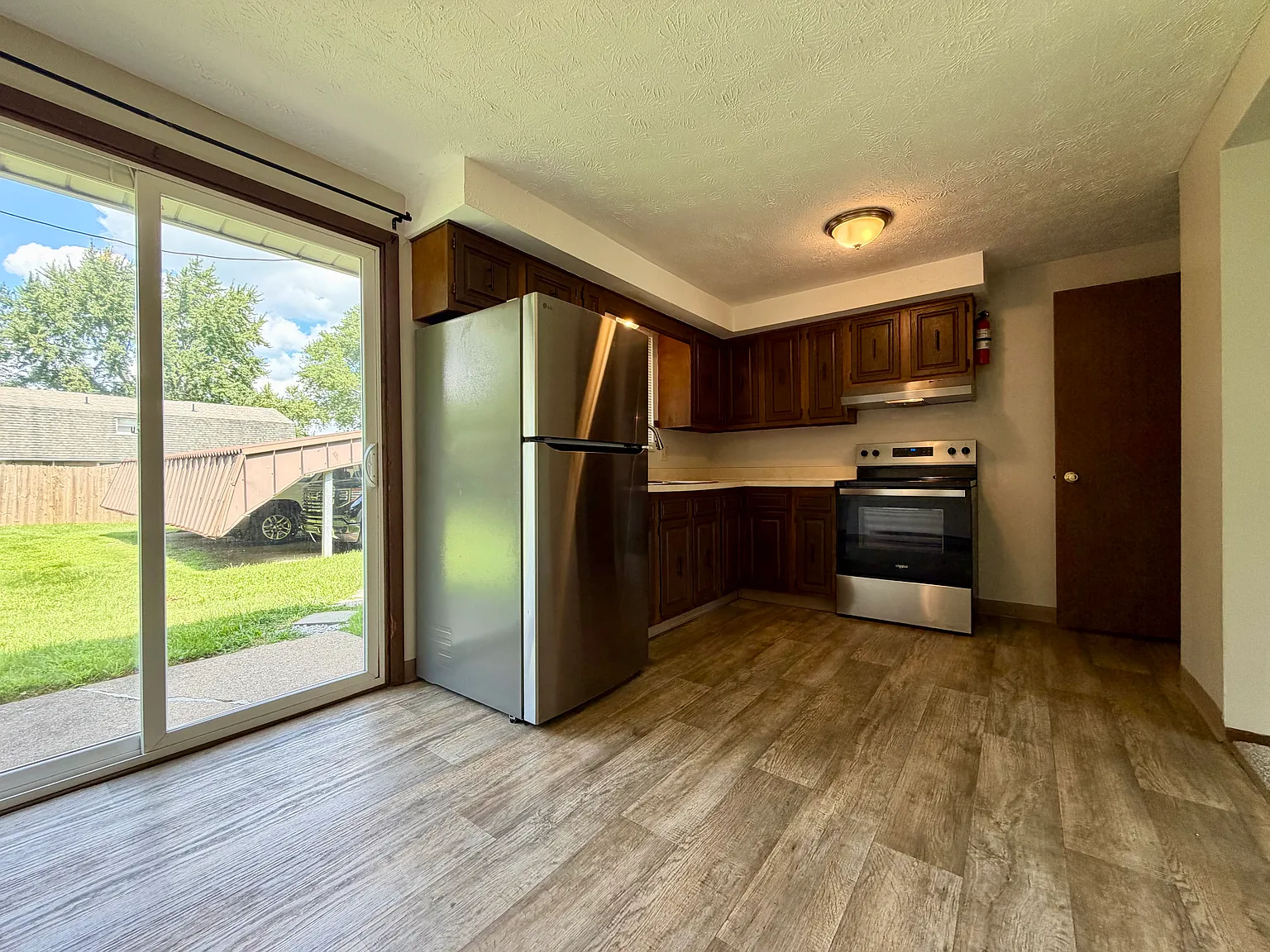2 bed, 900 sqft, $1,025 — Photo 4