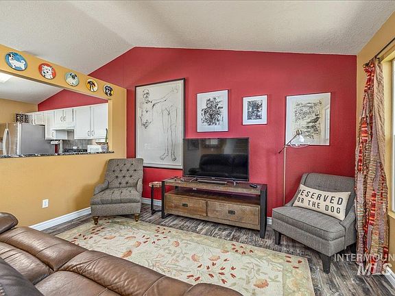 4th image of 1837 Chicago St