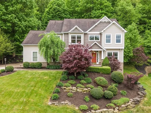 1835 Madison Dr, Coraopolis, PA 15108