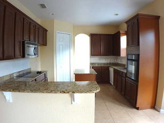 5th image of 3905 Shoreview Dr