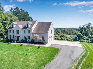 2 Breckenridge Ct, Hamden, CT 06514