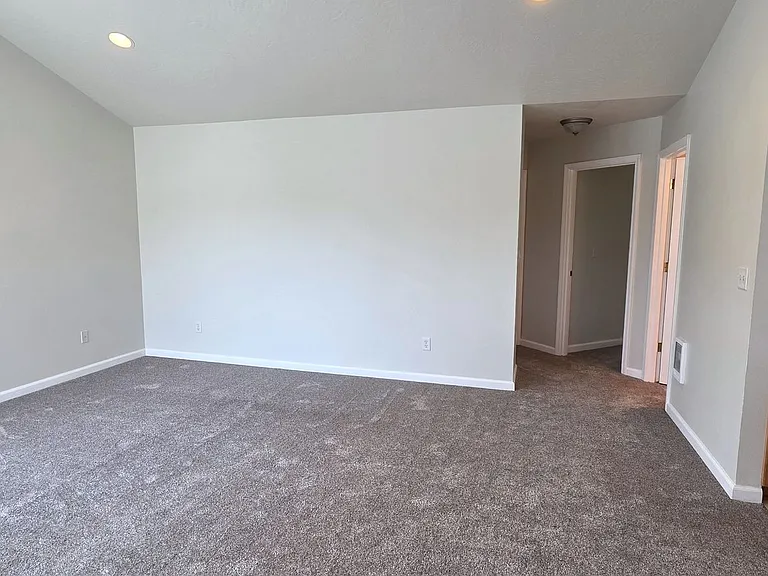 2948 Matt Dr — Photo 3