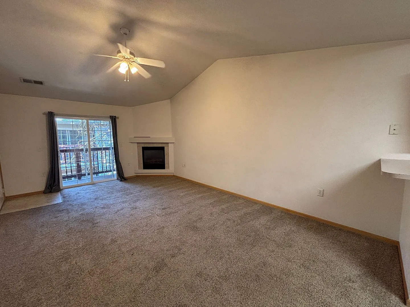 Prime Location - 2 Bed Condo Near CSU + August Rent Free — Photo 3