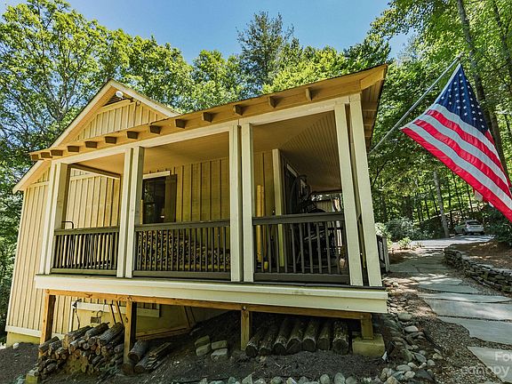 3rd image of 9 Whispering Falls Ct