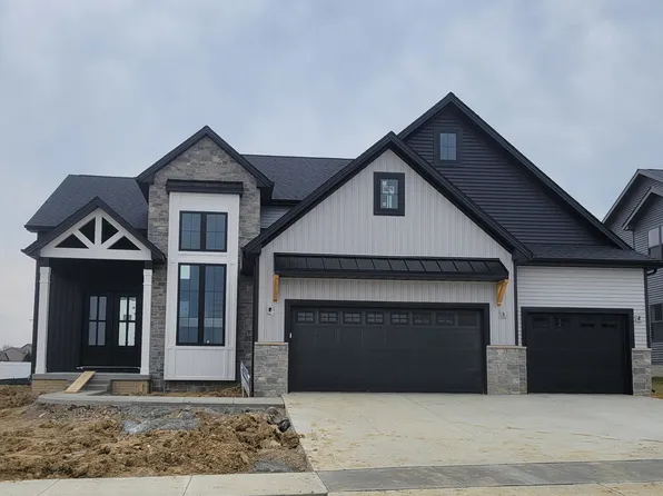 5215 Castlebar Dr, Bloomington, IL 61705