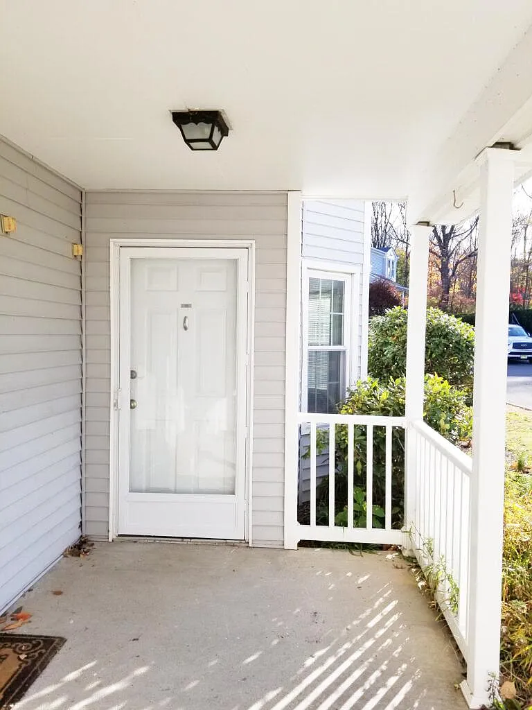 1 bed, 887 sqft, $2,100 — Photo 3