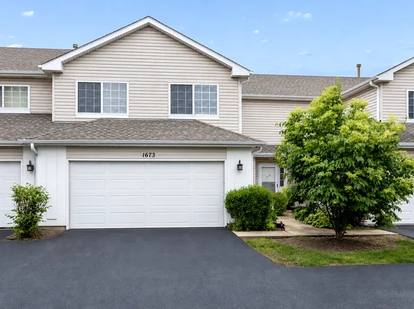 1673 Waterford Rd, North Aurora, IL 60542