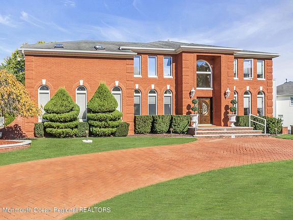 2nd image of 4 Brentwood Dr