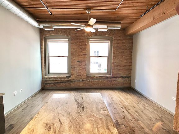 5th image of 435 E Illinois St #2