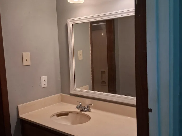 15855 S Sunderland Ave #B — Photo 3