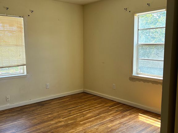 3rd image of 308 N Cheyenne Ave