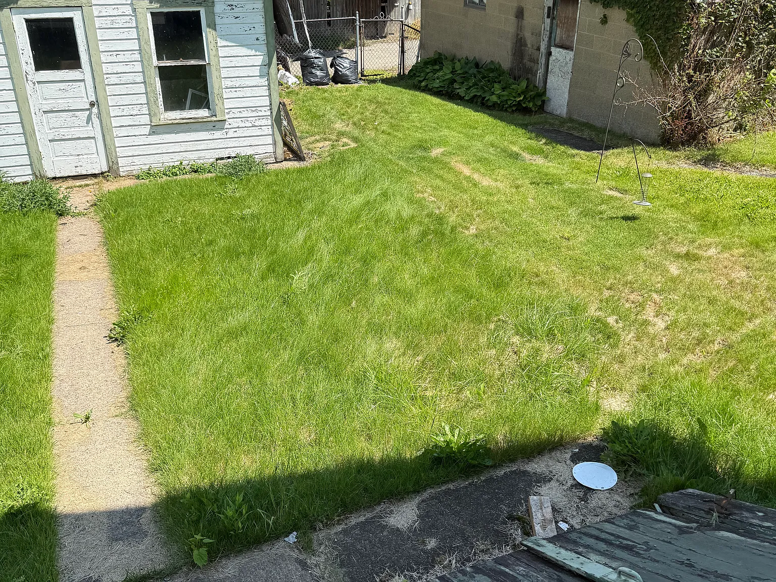 3 bed, 2064 sqft, $1,250 — Photo 2