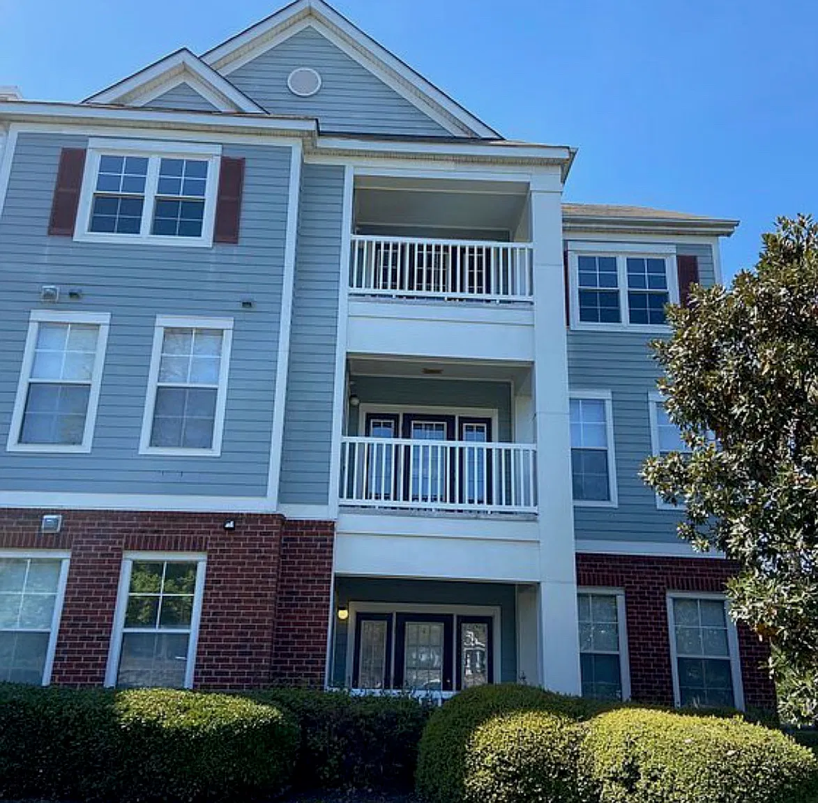 2 bed, 1305 sqft, $1,950 — Photo 1