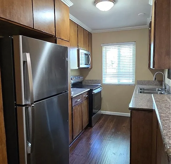 400 N Acacia Ave — Photo 13