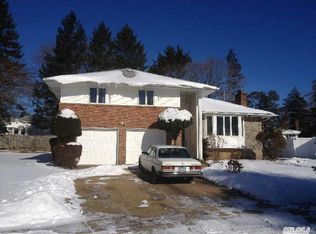 708 Bach Ct, Westbury, NY 11590