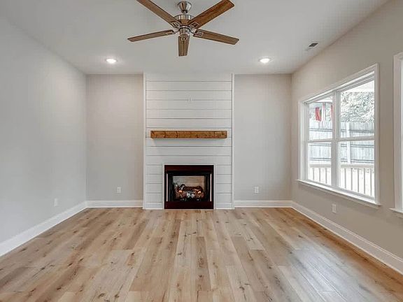 4th image of 6737 Flagstone Dr
