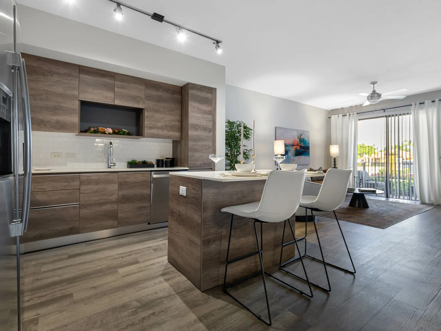 Bella Vista Apartments — Photo 1