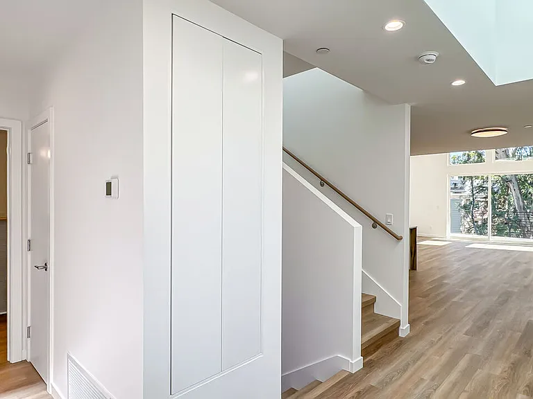 946 Lucile Ave — Photo 3