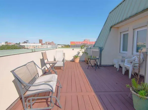 476 Monmouth Street image 8 of 16