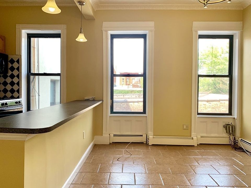 1st image of 1116 8th Ave #2