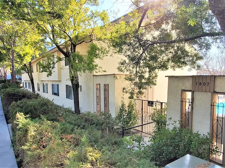 0175 1807 Abbott — Photo 2