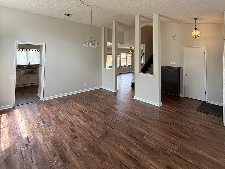 520 Lupine Cir — Photo 2