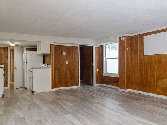 5th image of 129 S Lumina Ave
