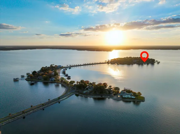 656 Enchanted Isles Dr, Mabank, TX 75156