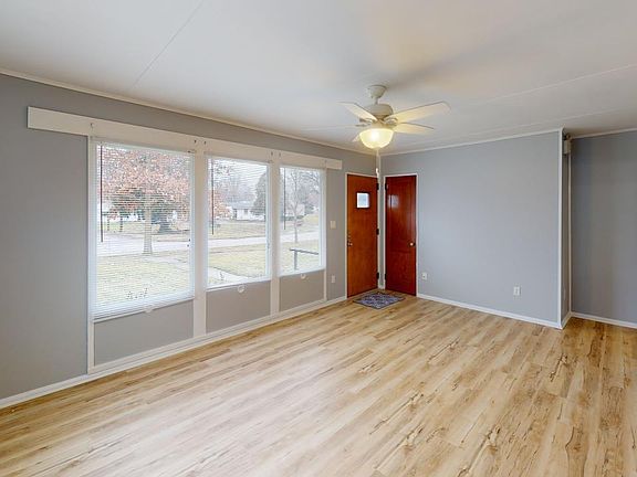 3rd image of 1364 Fleetwood Dr