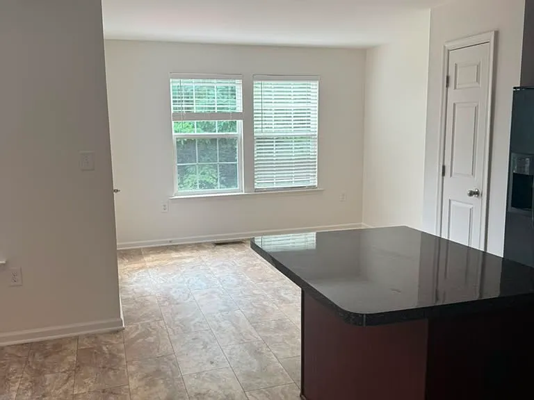65 Venetian Ct — Photo 2