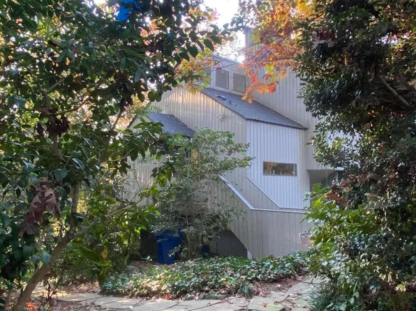 2800 Sandia Dr, Raleigh, NC 27607