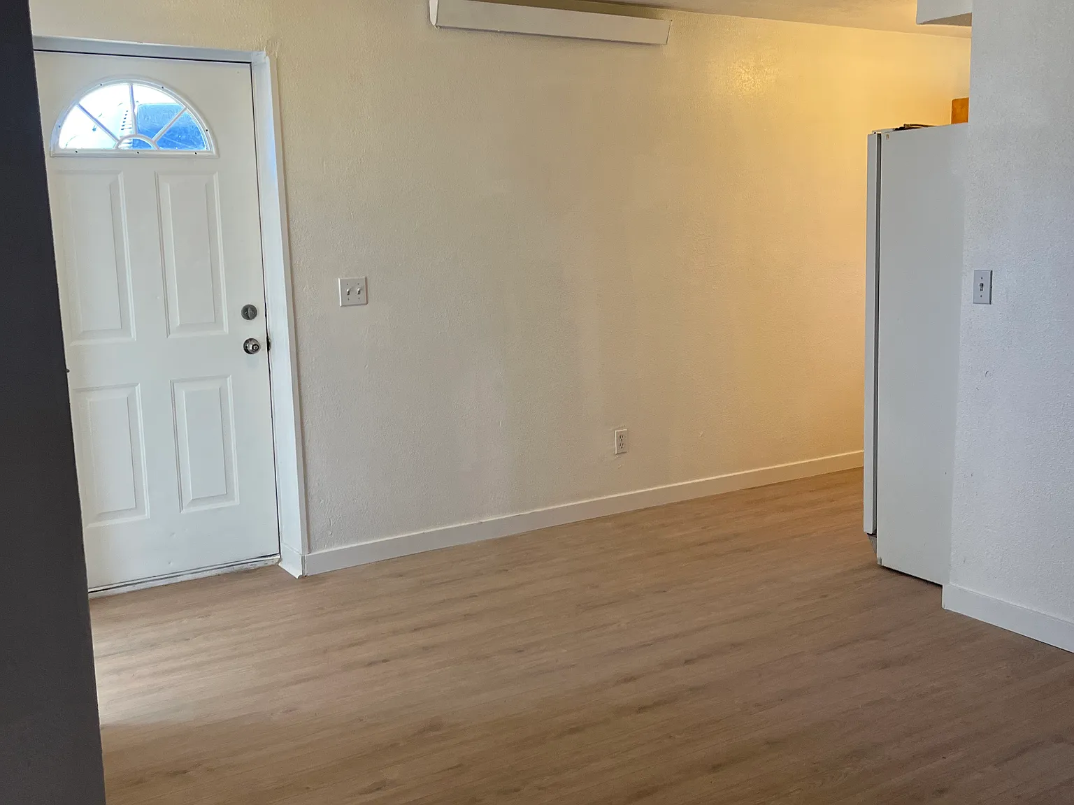 3 bed, 800 sqft, $1,200 — Photo 1