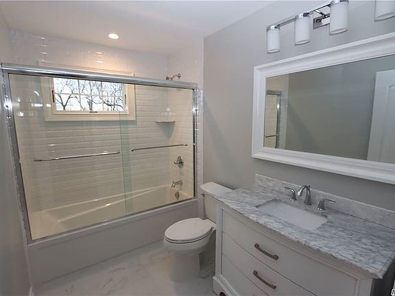 3rd image of 952 Holly Ct