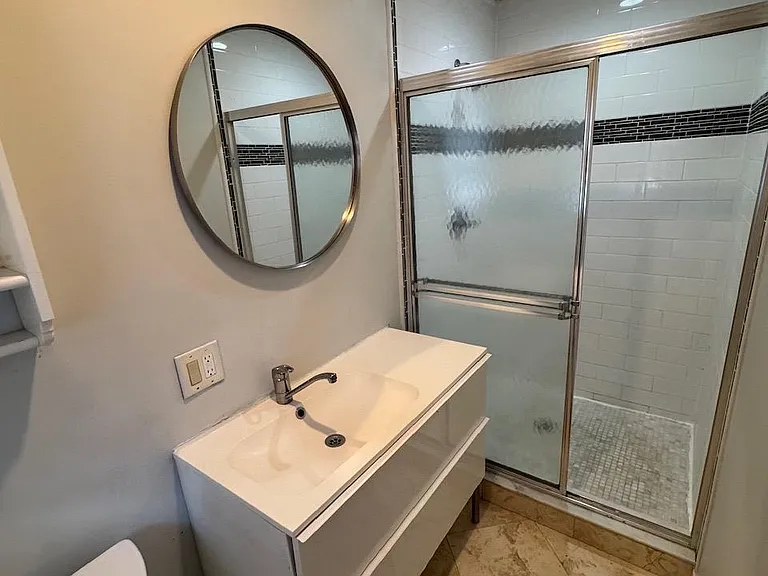 1038 Kingsland Ln — Photo 17