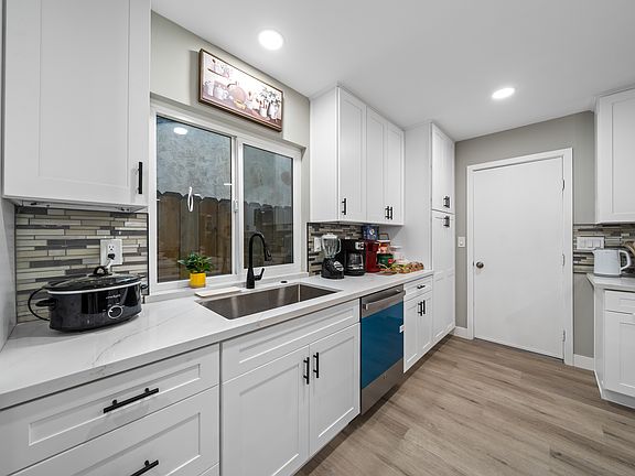 5th image of 9804 Costa Lago St Unit 1